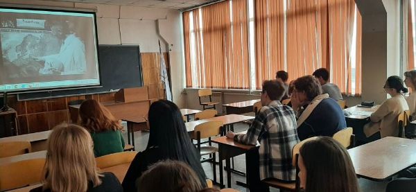 Просмотр и обсуждение документальных фильмов